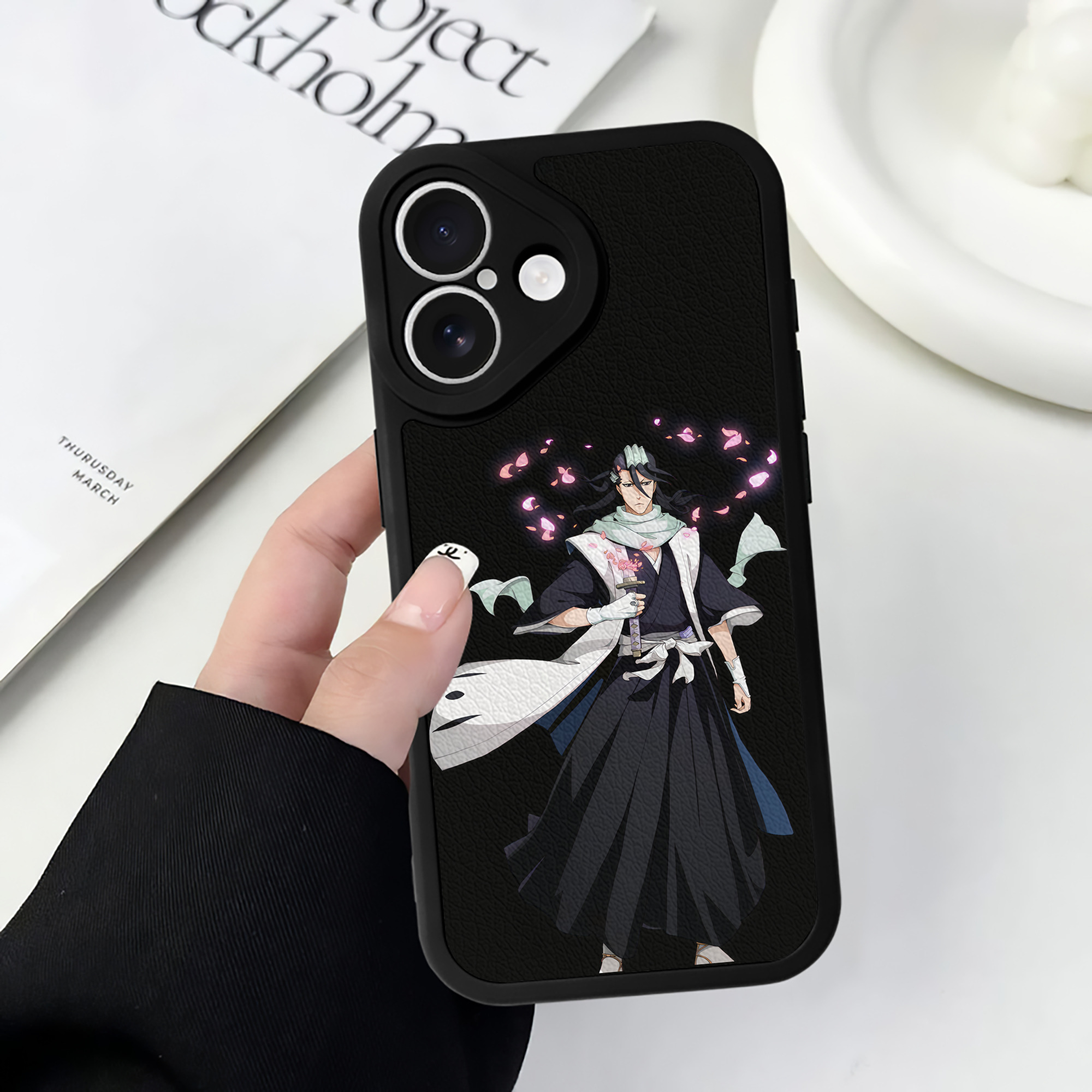 （画像用） ブリーチ くちき びゃくや BLEACH Kuchiki Byakuya 【iPhone 16シリーズ対応】シリコンスマホケース（レザー調） 材質：シリコン
